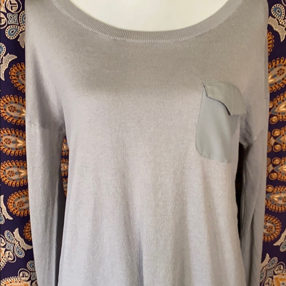 Gray top 🖤 - Picture 4 of 13